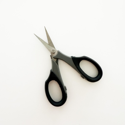 Präzisionsschere mit Kunststoffgriff schwarz 11cm