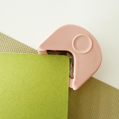 Eckenrunder rosa für Papier