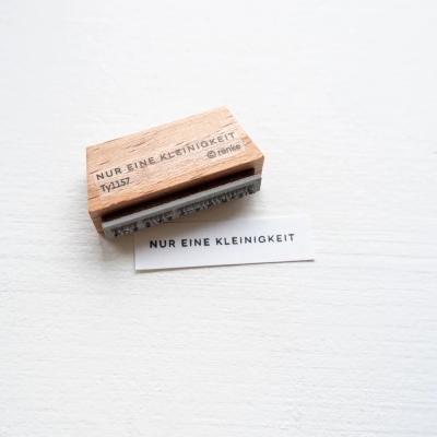 Alexandra Renke Holzstempel Mini Typo Nur eine Kleinigkeit 3.0cm x 2mm