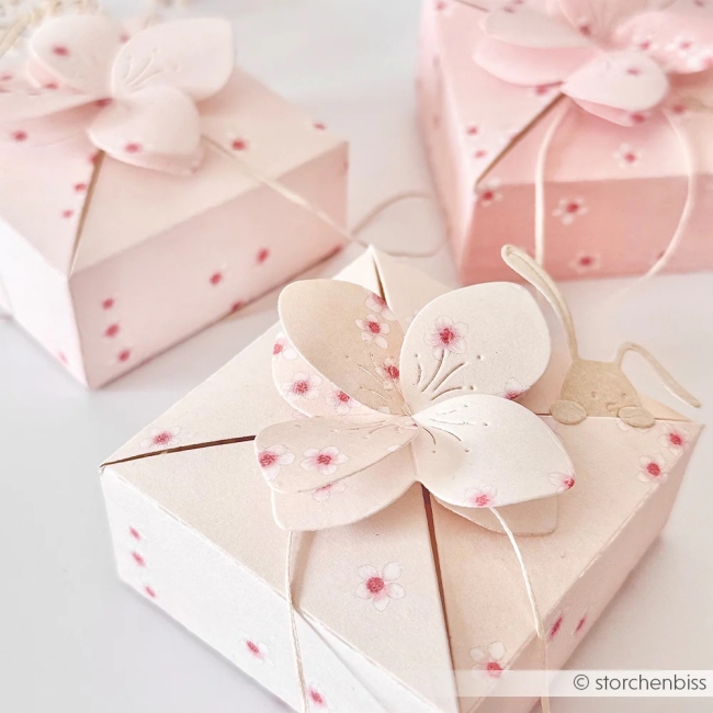 Alexandra Renke Designpapier Lieblingsblüten auf Altrosa 200gr. 12x12" PRE-ORDER Lieferbar ab 17.04.2026