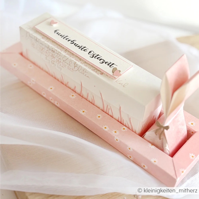 Alexandra Renke Designpapier Lieblingsblüten auf Altrosa 200gr. 12x12" PRE-ORDER Lieferbar ab 17.04.2026