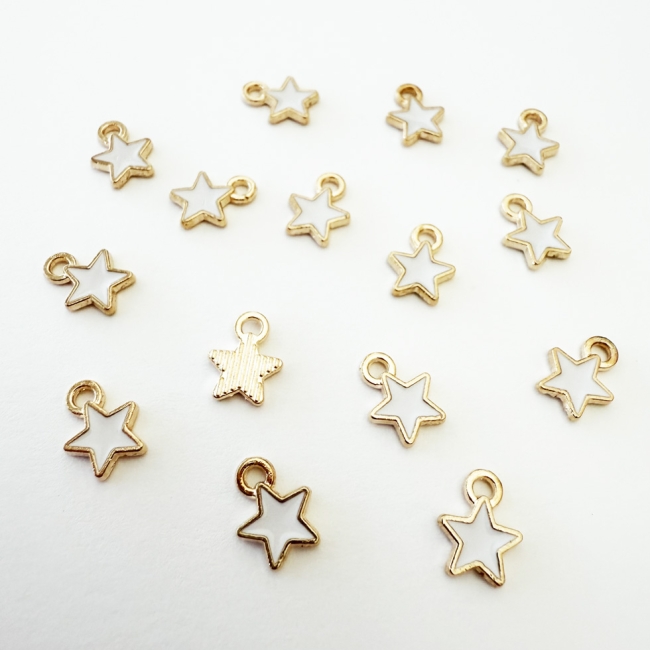 Sternanhänger weiss-gold 6mm 15 Stück
