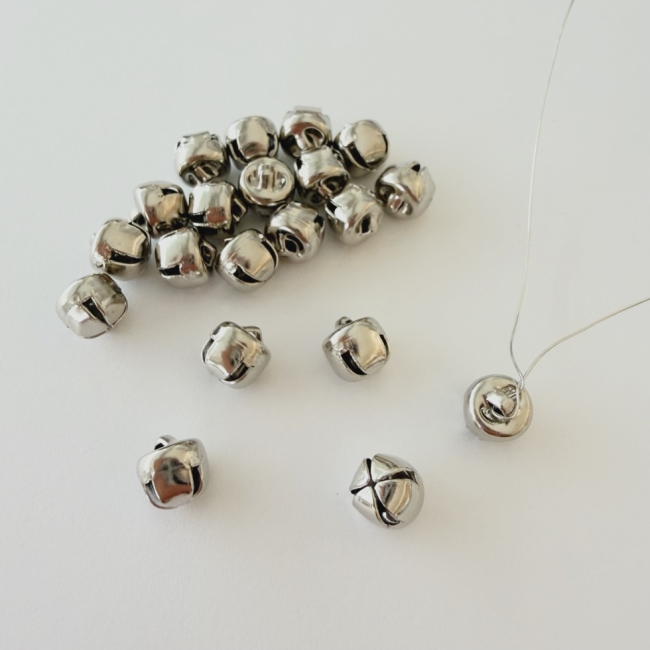 Kleine Glöckchen silber 5mm 20 Stück
