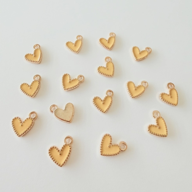Herzanhänger gelb-gold 8mm 15 Stück