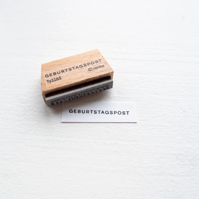 Alexandra Renke Holzstempel Mini Typo Geburtstagspost 2.5cm x 2mm